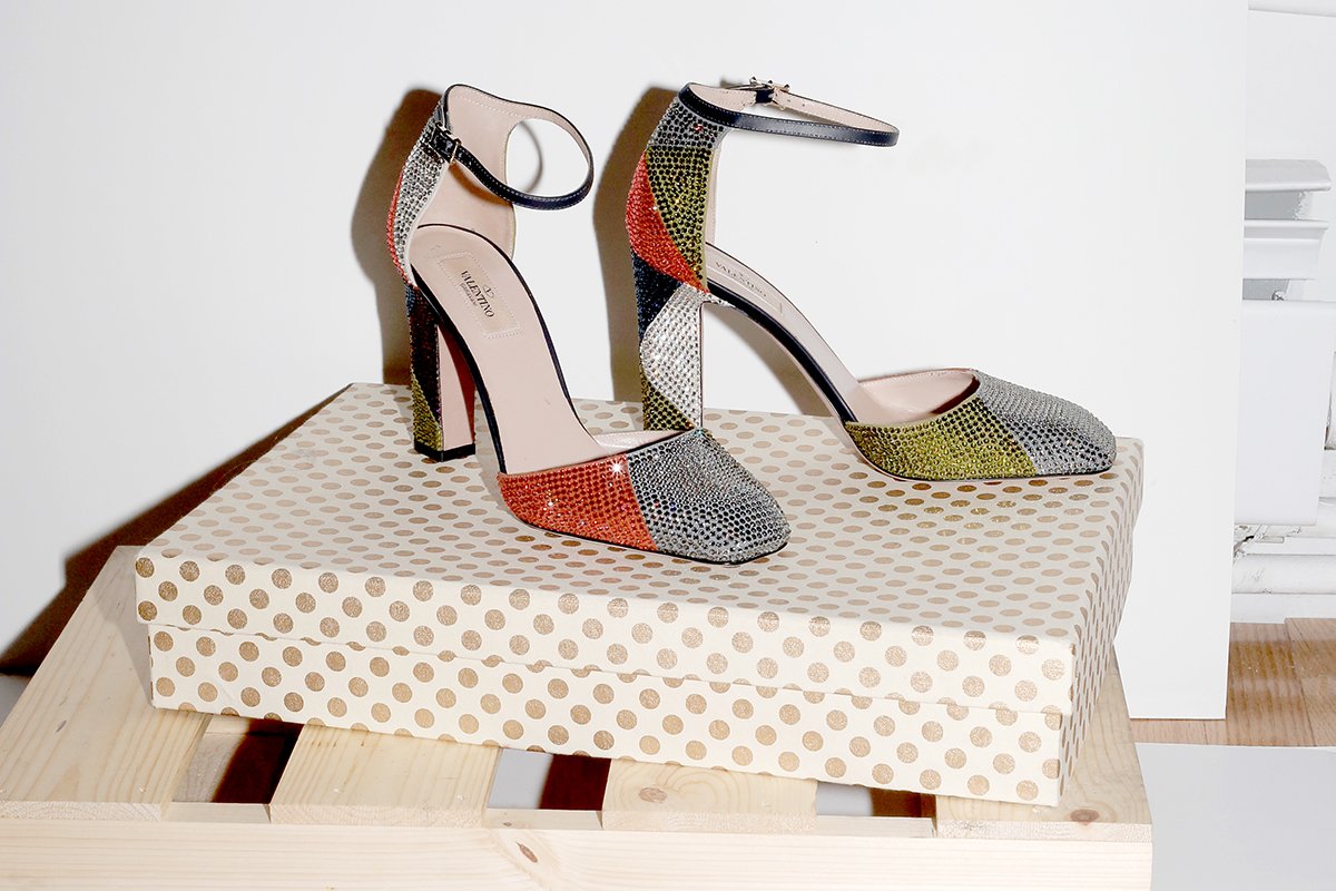 repeller's tweet photo. It's the season of giving so we partnered with @amuze to give REALLY COOL things to you! https://t.co/Vu1l0vfa3l https://t.co/XHIj4U23JL