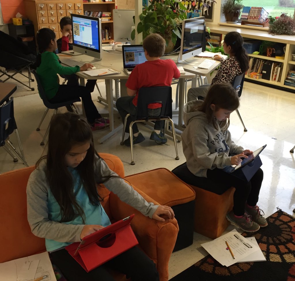 ChallengePV's tweet photo. #4STEM participating in @hourofcode https://t.co/fU9tOW1cwz
