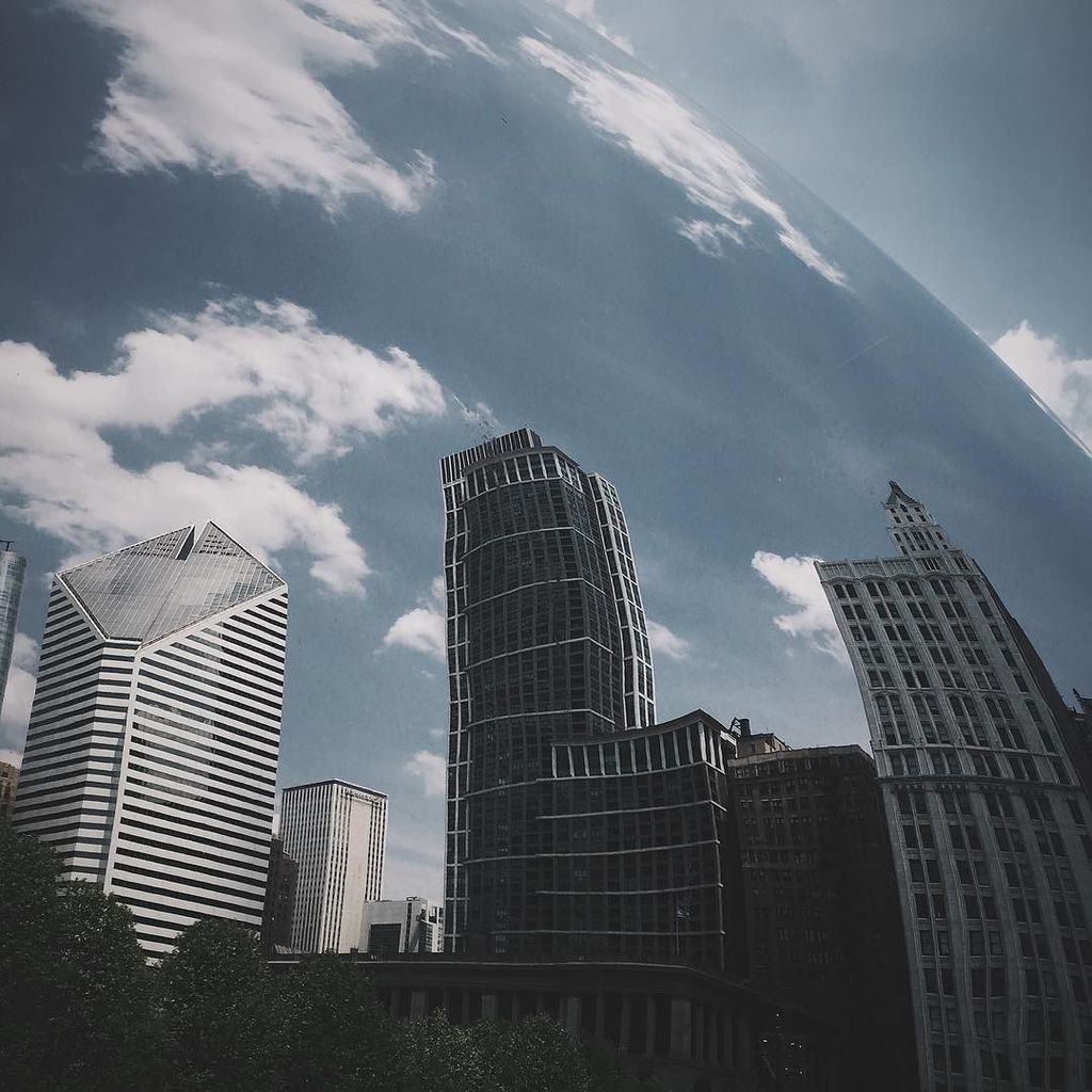 ChiPhotos's tweet photo. by stephanup: I very rarely shoot or post Cloud Gate (the bean) but it seemed fitting for @instagram #whpreflective https://t.co/kIEuLVxjP6