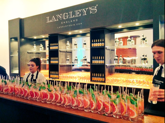 LangleysGin's tweet photo. Some more pictures from @RRECShowcase last week in which #LangleysGandBs were flying out #Gin #Cocktails https://t.co/vIPMWcjHwX