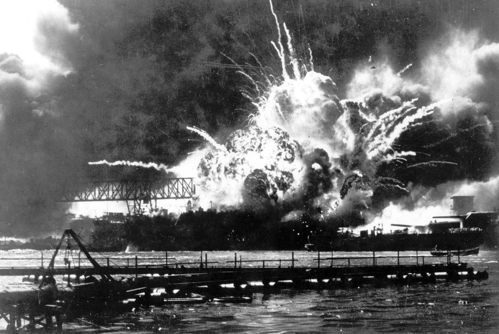 romboweb's tweet photo. " Il 7 dicembre 1941, il Giappone sferra un attacco alla base navale americana di #PearlHarbor "#romboweb https://t.co/H0eV075prv