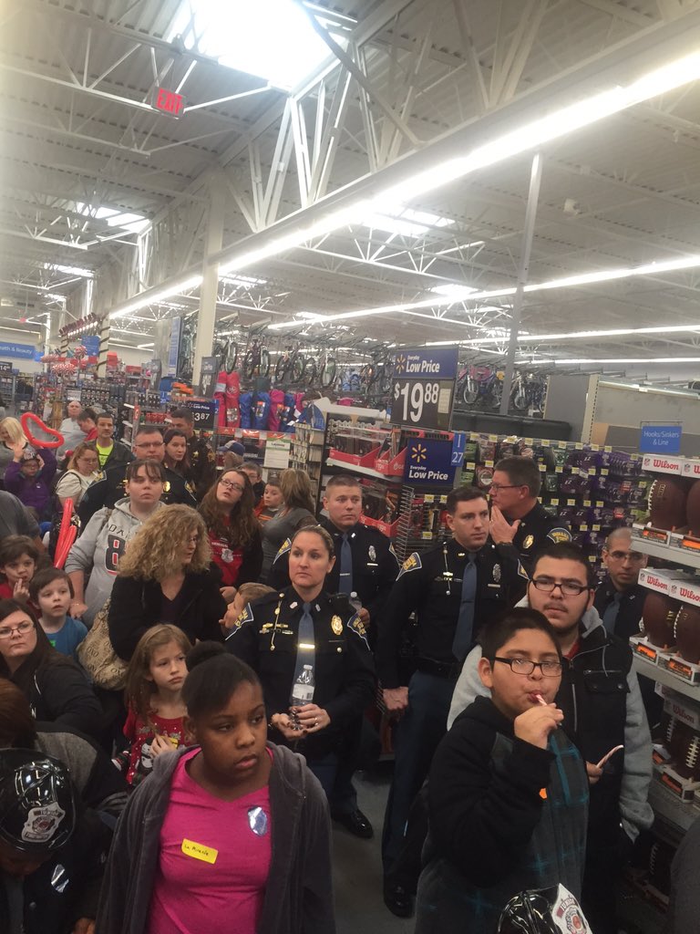 HHFFWarrior's tweet photo. @HandsForFreedom shop with a warrior event helps struggling fams with $125 a kid 2 shop. @dauber246 @PatMcAfeeShow https://t.co/V0ZHOu743m