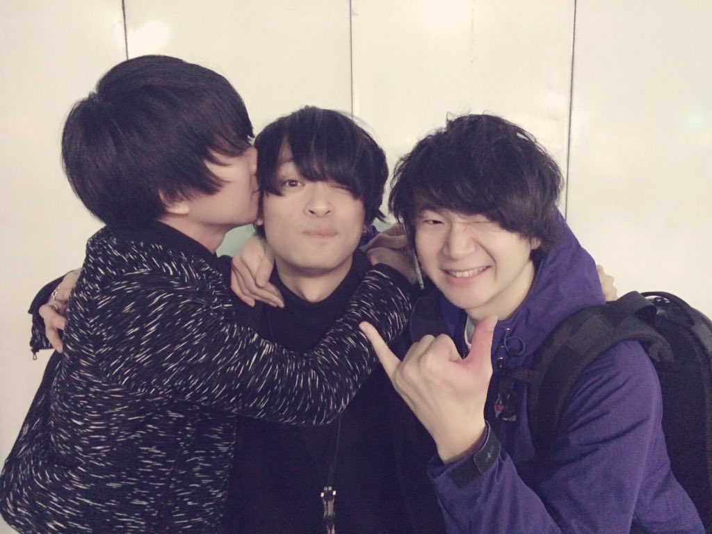 OralJOE's tweet photo. ユニゾンこうちゃんと。
andropたくちゃんとご飯。
これ、俺こうちゃんファンに殺される？ https://t.co/bNUKkvdg7l