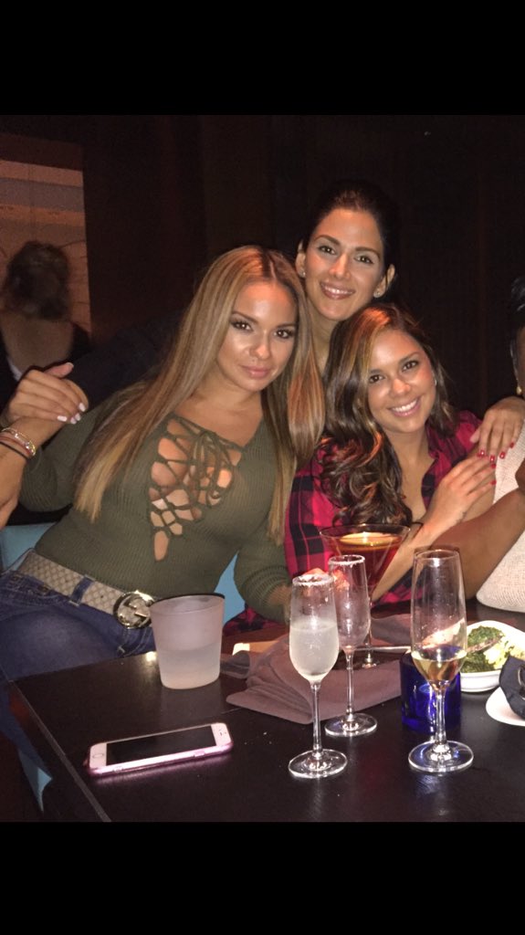 PatriciaC03's tweet photo. My sisters my Best friends my everything 👭👭 Love them ❤️ https://t.co/BwHIS0nVVT