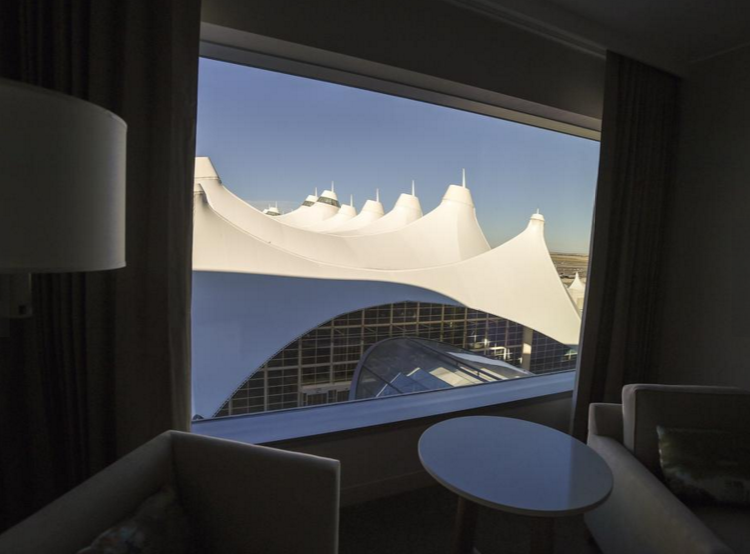 denbizjournal's tweet photo. This is cool -- WATCH: @DENAirport's new hotel built in about 120 seconds: https://t.co/PwKxcASWKQ https://t.co/kMdgvHyg3f