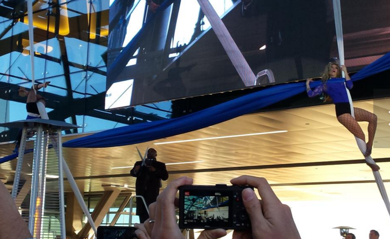 denbizjournal's tweet photo. This is cool -- WATCH: @DENAirport's new hotel built in about 120 seconds: https://t.co/PwKxcASWKQ https://t.co/kMdgvHyg3f