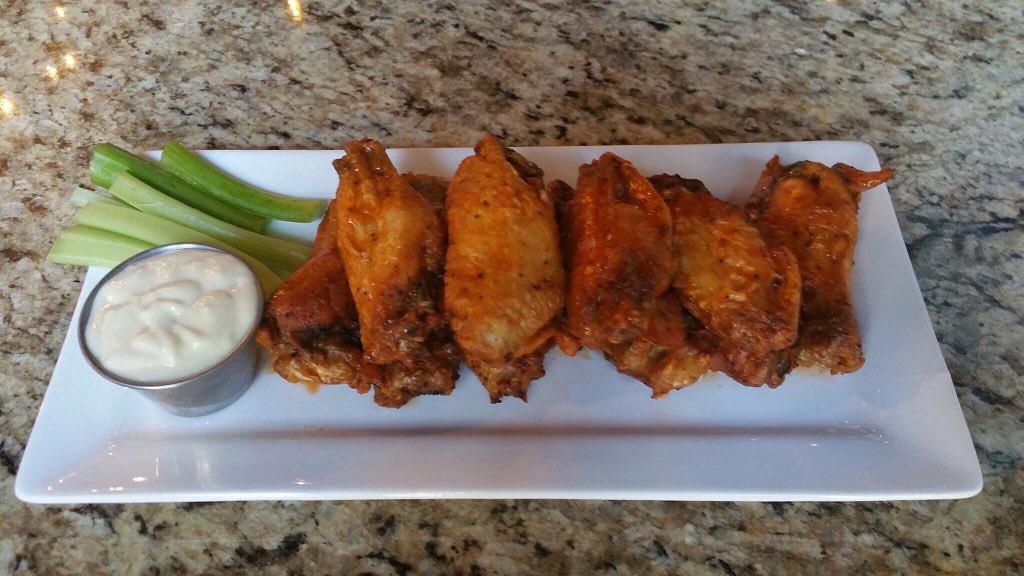 spiritscle's tweet photo. 50 Cent wings!!! Come try today's Lunch &amp; Dinner special https://t.co/fWLHUx4s0w