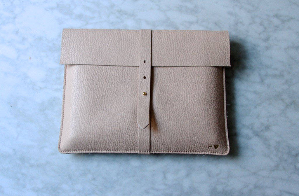 I am in LOVE with my <a href="/cuyana/">Cuyana</a> planner case!! :-) ekk #planner2016