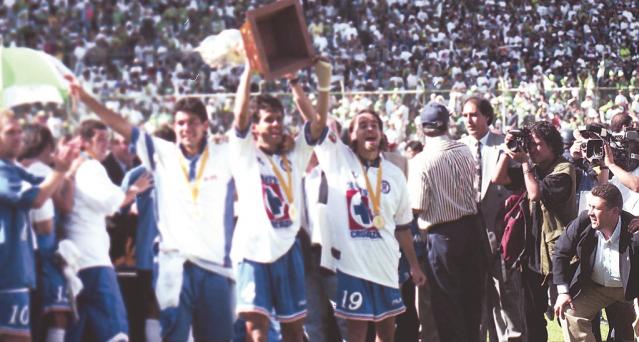 UnivDeportes's tweet photo. Se cumplen 18 años sin que Cruz Azul logre título de Liga https://t.co/8aWfzIId84 https://t.co/yHBsTTuI5m