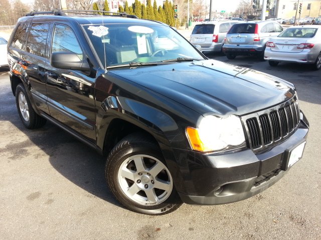 OldTimeGarage's tweet photo. Looking for a reliable 4WD vehicle before the snow hits the ground? Here it is! 2009 Jeep Grand Cherokee Laredo! https://t.co/ArbkSKVAcF