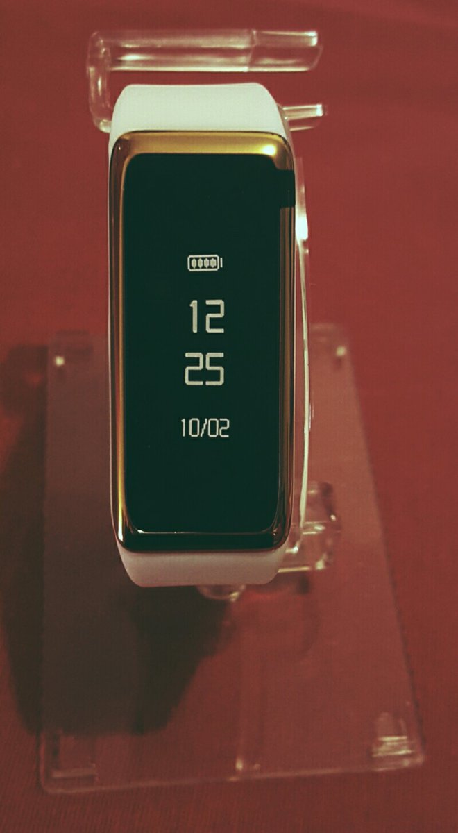 krystailes35's tweet photo. Merci @AldricMcd pour l'info π #ZeFit2 achetΓ©e chez #orange βππ https://t.co/Aziw0ezbqY