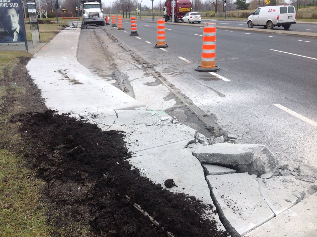 Picoleur's tweet photo. @Dutrizac Longueuil, trottoir et asphalte fait depuis 2 semaines et aujourd'hui il creuse!!!!! https://t.co/O2GR86FdgU