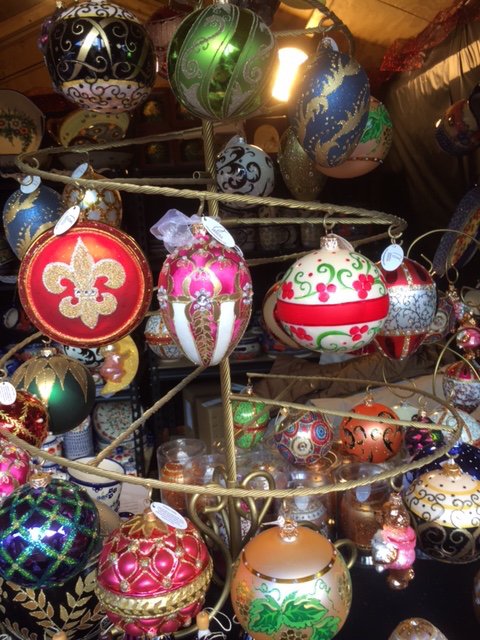 NYPassport's tweet photo. Sparkling ornaments to get you into the spirit at the Union Square Holiday Market. https://t.co/LrvYgSZZ3v