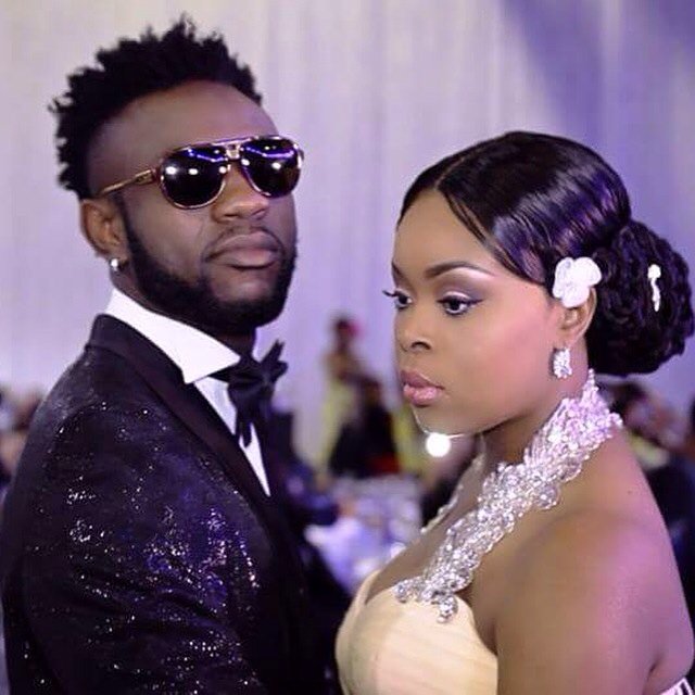 Nous avons été très touchés par la délicate attention que vous nous avez témoignée

à l'occasion de notre mariage