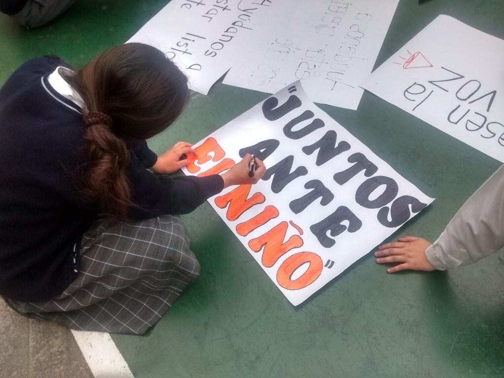 Carl_Moncayo's tweet photo. Alumnos del Colegio Miraflores participan activamente de la campaña #AlmacenVirtual #JuntosanteElNiño #ADRA https://t.co/IDlj47MQL6