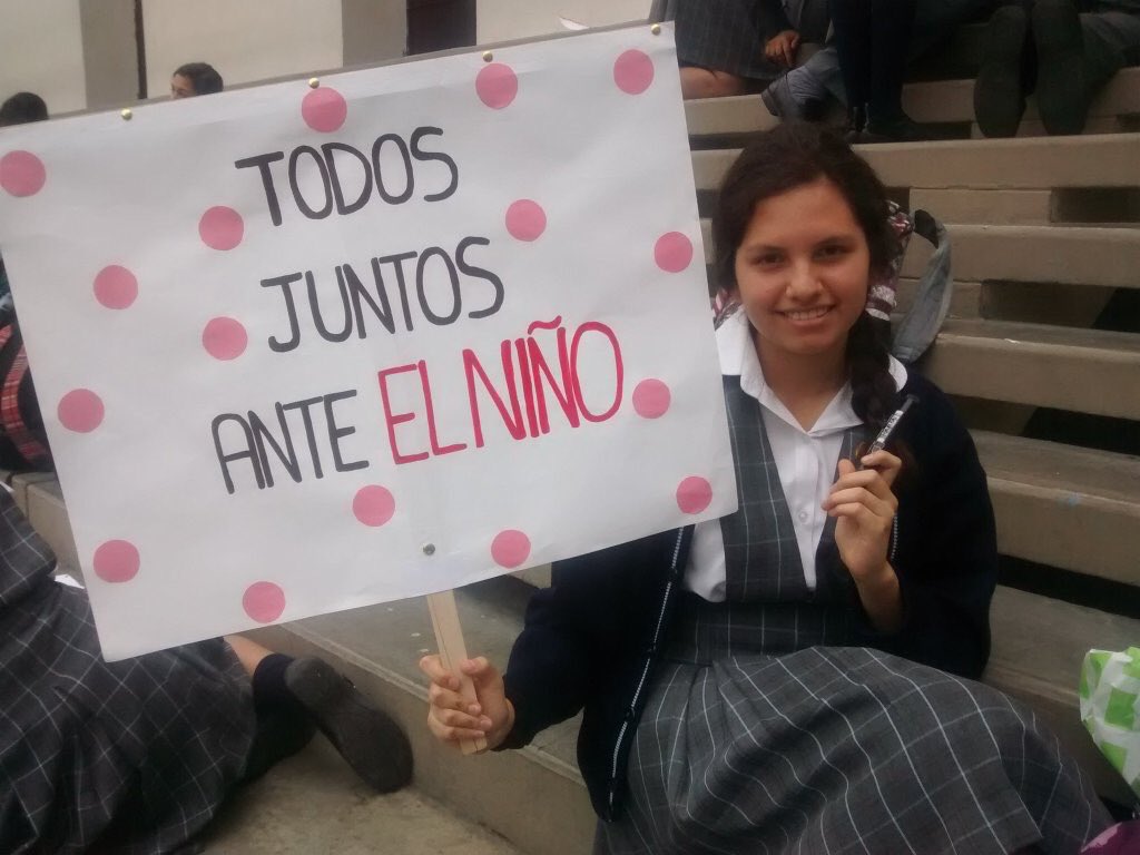 Carl_Moncayo's tweet photo. Alumnos del Colegio Miraflores participan activamente de la campaña #AlmacenVirtual #JuntosanteElNiño #ADRA https://t.co/IDlj47MQL6