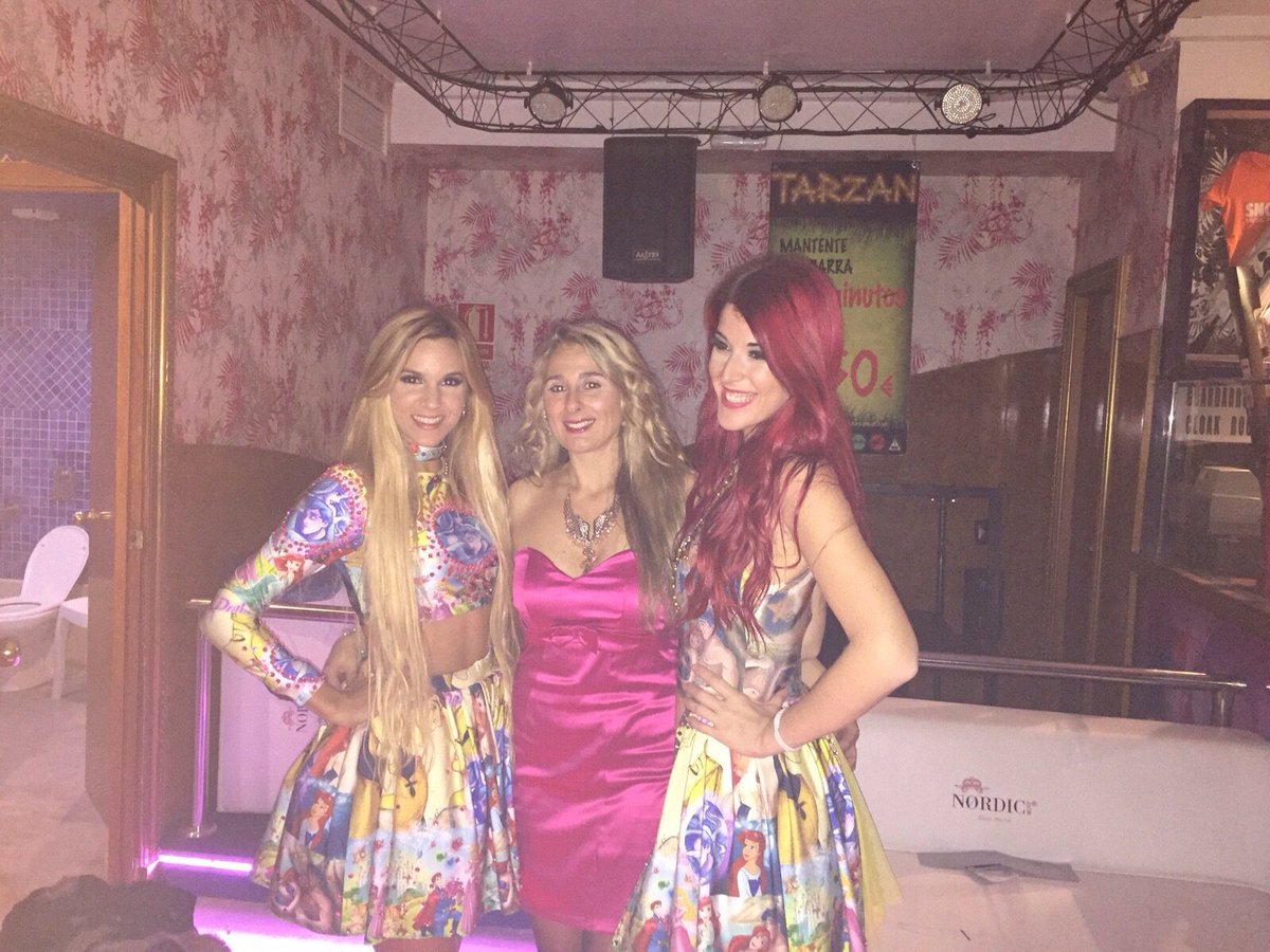FresitaClub's tweet photo. Más fotos de nuestra Nuria Fresita, este 5-12 en #SnoepysDynamite #DivaMáxima #FlowerPower #FresitaStyle #Salou 🍓🍓🍓🍓 https://t.co/b4zo721Vof