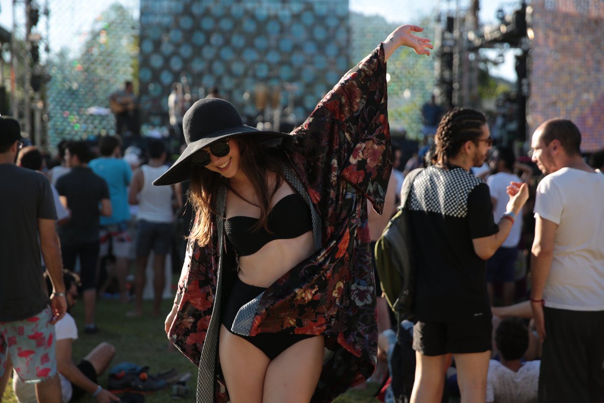 hmmexico's tweet photo. ¡Los mejores momentos de #HMTROPICO2015! con @SofiaLascurain @Tessa_ia y @natdupeyron https://t.co/f8Ygjc23H1