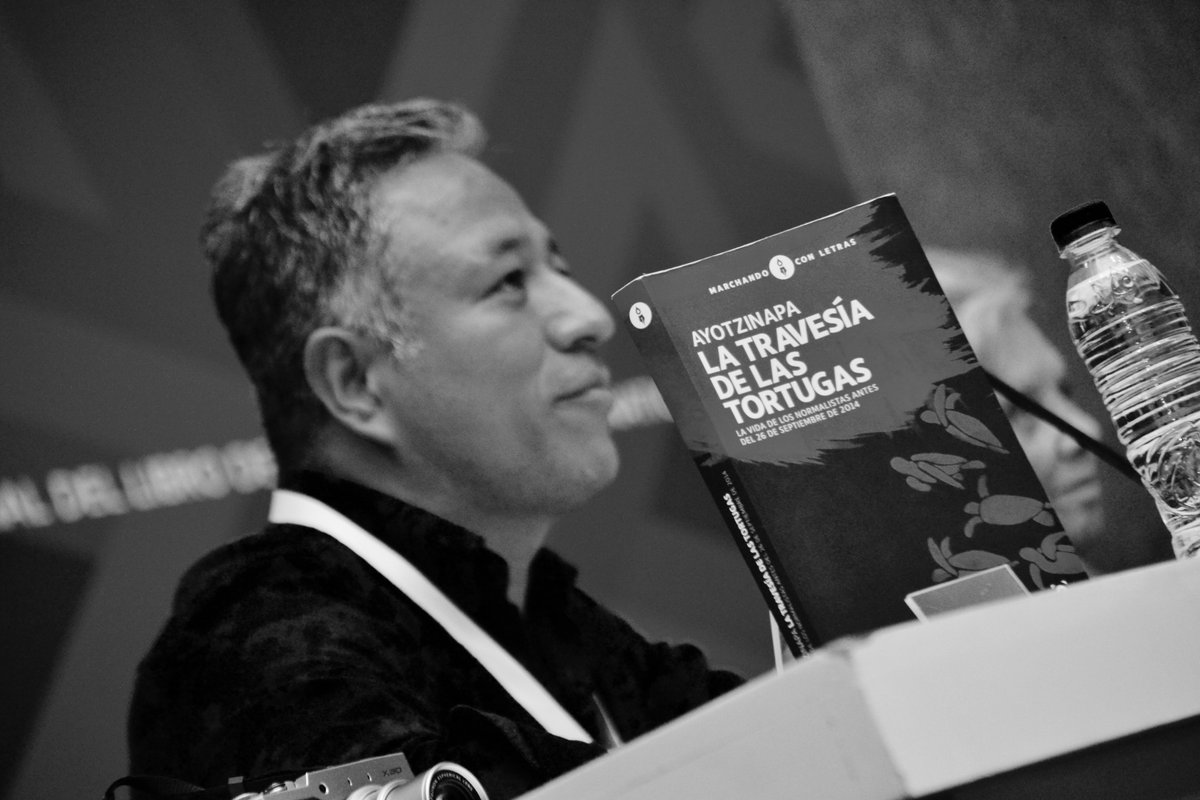 Periodismo_In's tweet photo. #NotaPi
#AyotzinapaLaTravesíadelasTortugas en #FIL2015 por @David__Rizo. @letrasmarchando. 
https://t.co/dmj8q5dsRO https://t.co/9tFdSonZWU