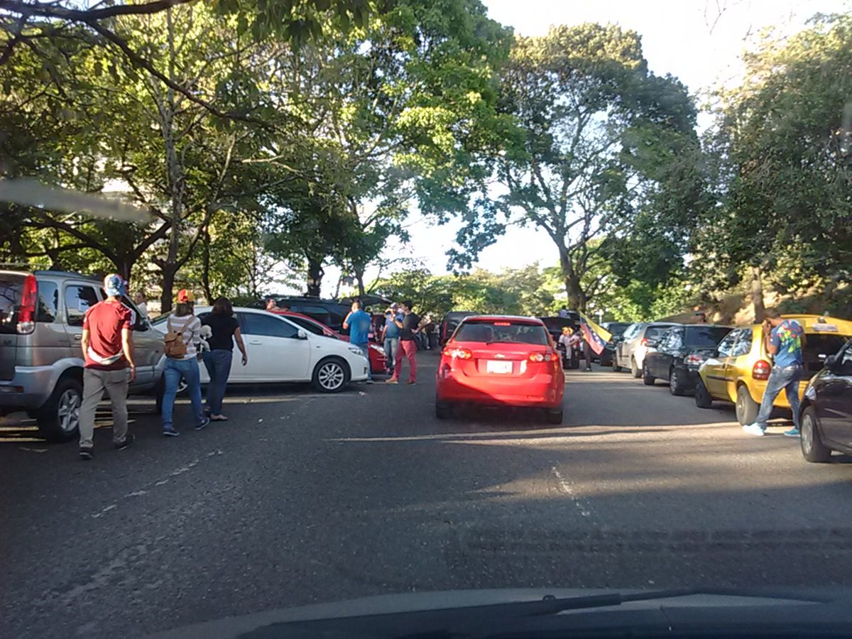 TachirActiva's tweet photo. #SanCristobal entera esta en la calle celebrando el triunfo, la cuidad congestionada en 70% @ElNacionalWeb https://t.co/X7d7eWOplZ