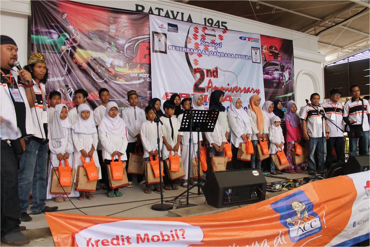 ertigamania's tweet photo. santunan kpd anak yatim  Cinere,Depok di 2nd Anniversary @ertigamania tgl 29/11/2015, Eat Republik @acckreditmobil https://t.co/uoR4CQ5sZ8