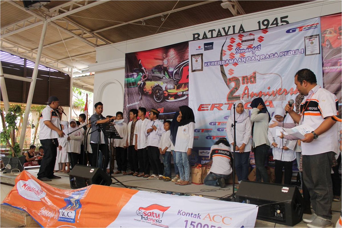 ertigamania's tweet photo. santunan kpd anak yatim  Cinere,Depok di 2nd Anniversary @ertigamania tgl 29/11/2015, Eat Republik @acckreditmobil https://t.co/uoR4CQ5sZ8