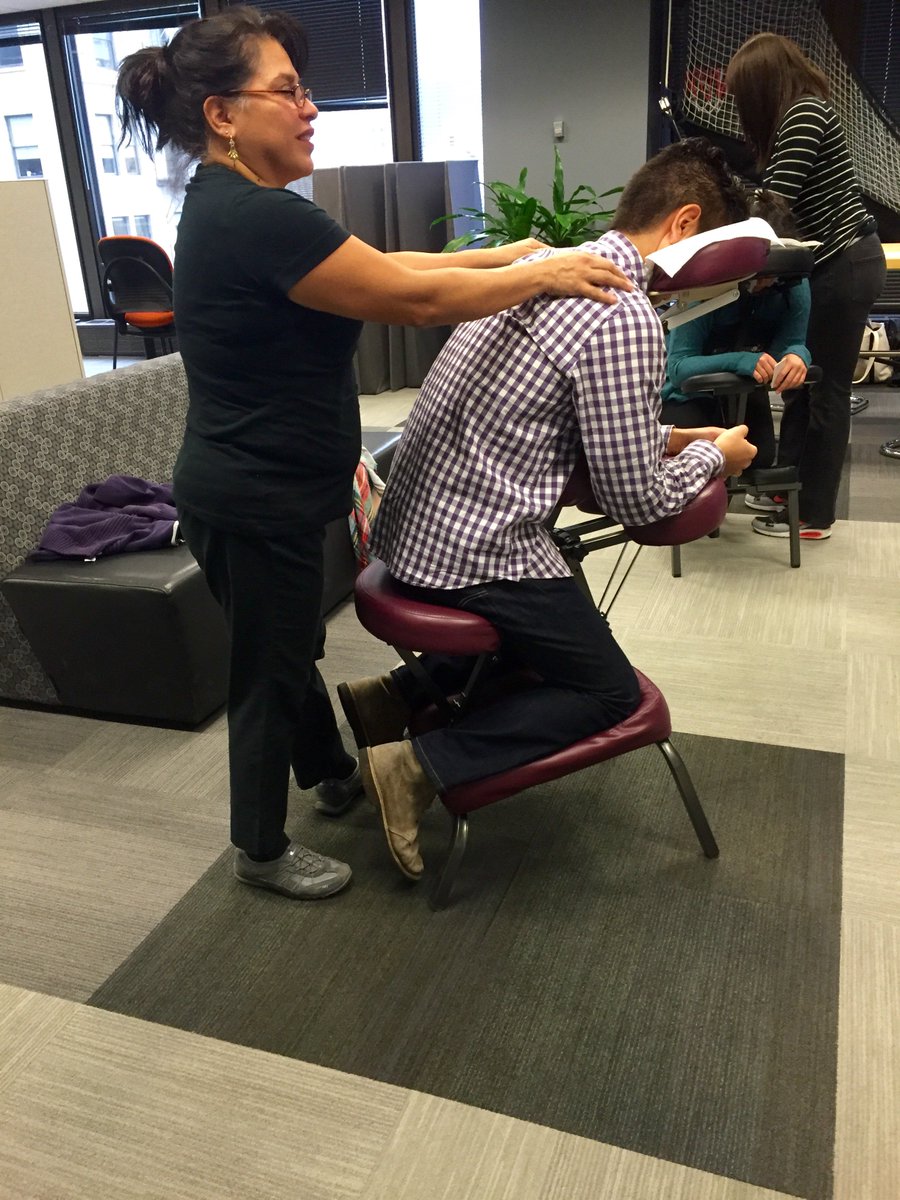 J9sWebOfWeb's tweet image. #EmployeeAppreciation Week at @performics started w/ back massages. Don&apos;t wish, just apply! performics.com/careers