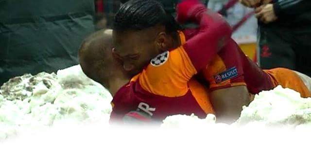 GalaSevdalisi38's tweet photo. Giy Galatasaray Formanı Çık Sokağa!

Bugün Bizim Günümüz!
Bugün Günlerden GALATASARAY! https://t.co/a6lbDXQHEh