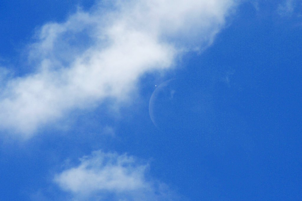 WildSkyAstro's tweet image. Another image of the Venus &amp;amp; the moon. The clouds came about a 1/2 hour after it disappeared. #Occultation #Venus