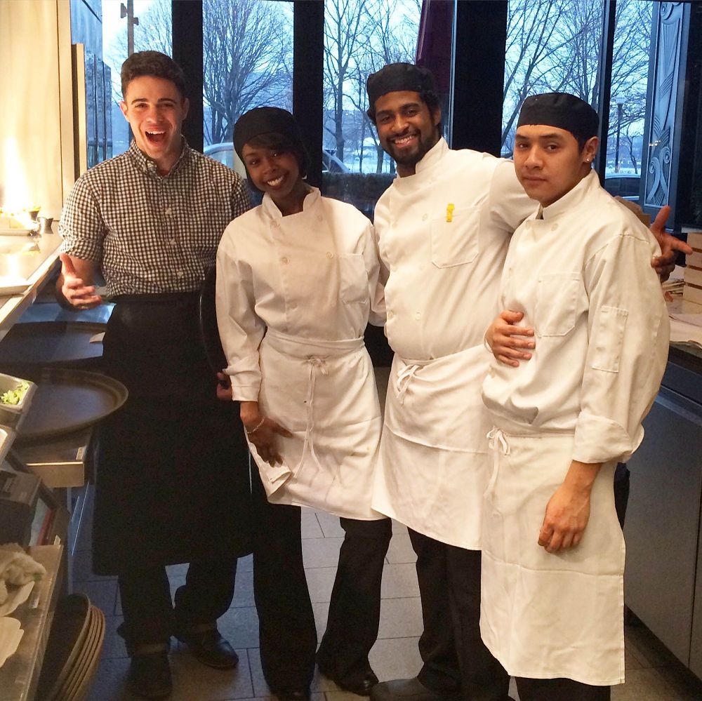 Glassdoor's tweet photo. Congrats @EarlsRestaurant! You’re #1 on @Glassdoor’s 25 Best Places to Work in Canada https://t.co/oGHrYSPMLd #BPTW https://t.co/RSXqDSsuUX