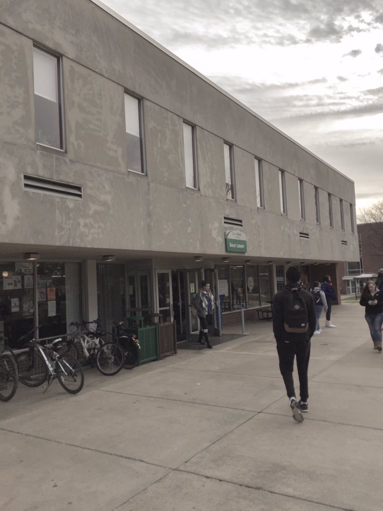 SRUProbz's tweet photo. It's that time of the year where Bailey turns more into a club than a library. #finalsweek #clubbailey https://t.co/m3HNgBEKp6