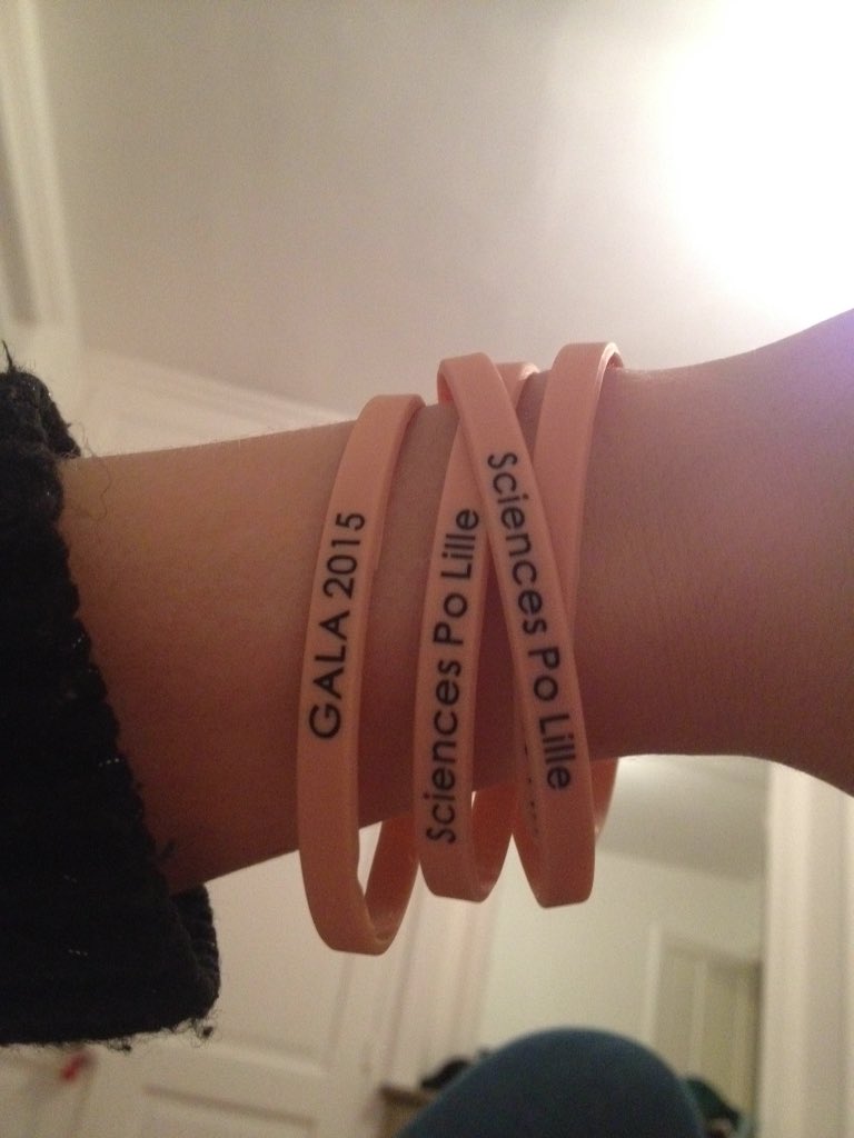 jeanneVllrbs's tweet photo. Vend magnifiques bracelets (véritables) 5€ pièce 
RT appréciés https://t.co/qiZ4Lz2kKj