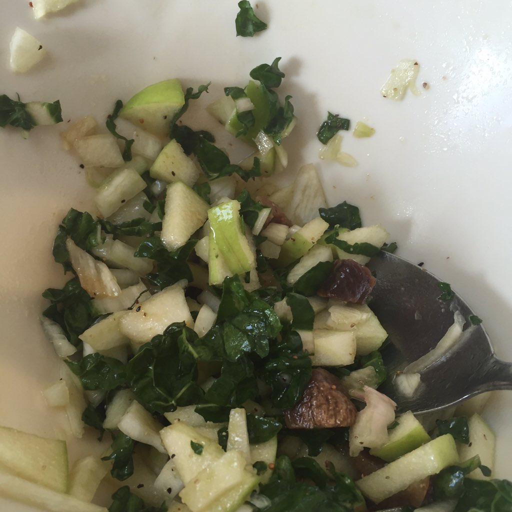 lahorie1's tweet photo. #kale #fennel #green #apple salad https://t.co/IgCw4J8Xn9