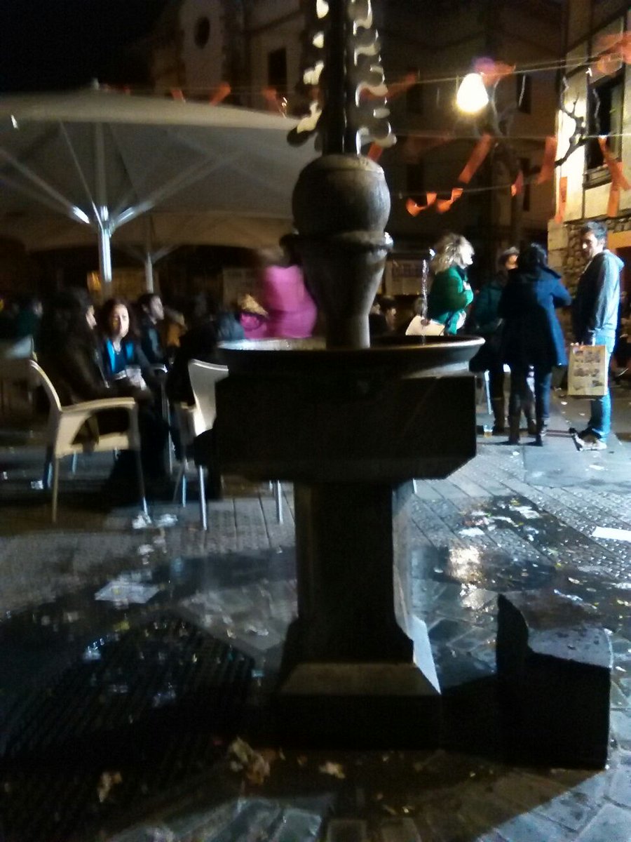 mkl_a's tweet photo. He aquí la fuente en cuestión #Durango #Derroche https://t.co/m2fjKPVYYY