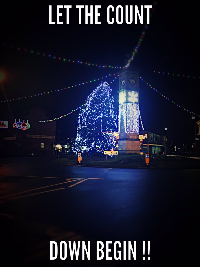 STINKERBELLE288's tweet photo. #christmascountdown #christmas2015 #yorkshire #goole #eastriding #bigben #justsmaller https://t.co/9crrunYHoq