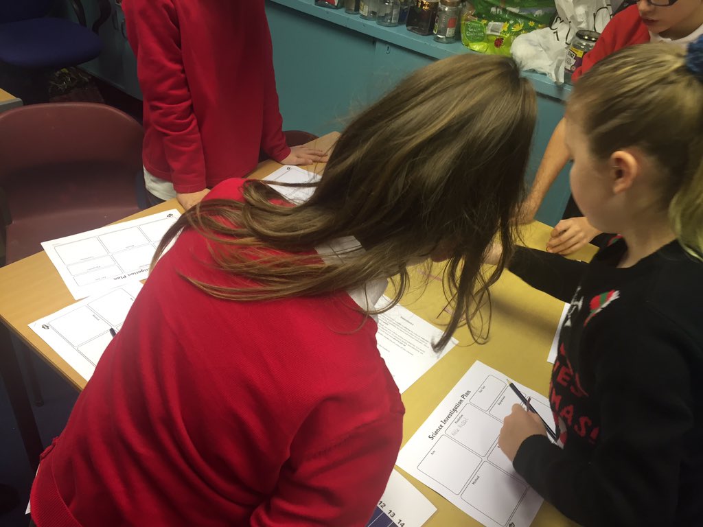 BPSMissCairns's tweet photo. Investigating a 'crime' by carrying out experiments #CSI #Science #missingteddybear https://t.co/IRnenCtQaG
