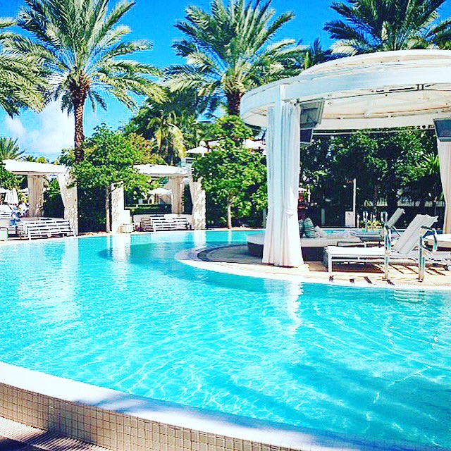 BeachCutiesUS's tweet photo. Working while dreaming of this 💦🌴🌴💦😍☺️ https://t.co/4qrZRl4UuW