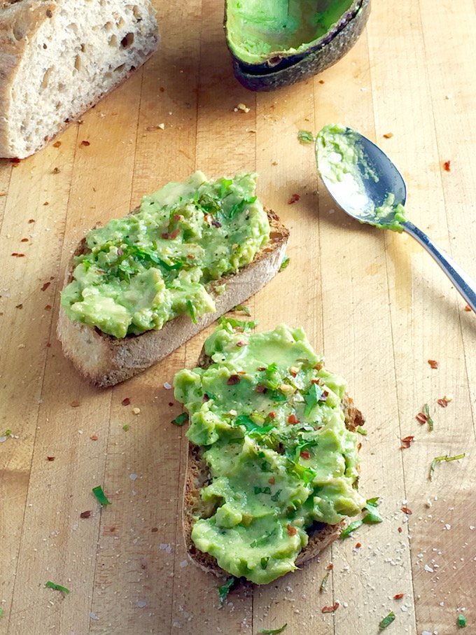 Hands up. ✋ Who likes avocado toast?
theoptimalistkitchen.com/avocado-toast/
#avocado #toast #recipe #healthy #vegetarian