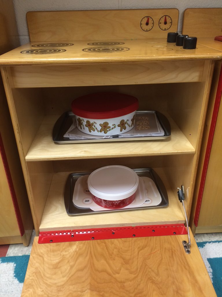MrsBrosigsClass's tweet photo. We keep cookie word work in the oven, obviously... https://t.co/HLKnT2N0Wq