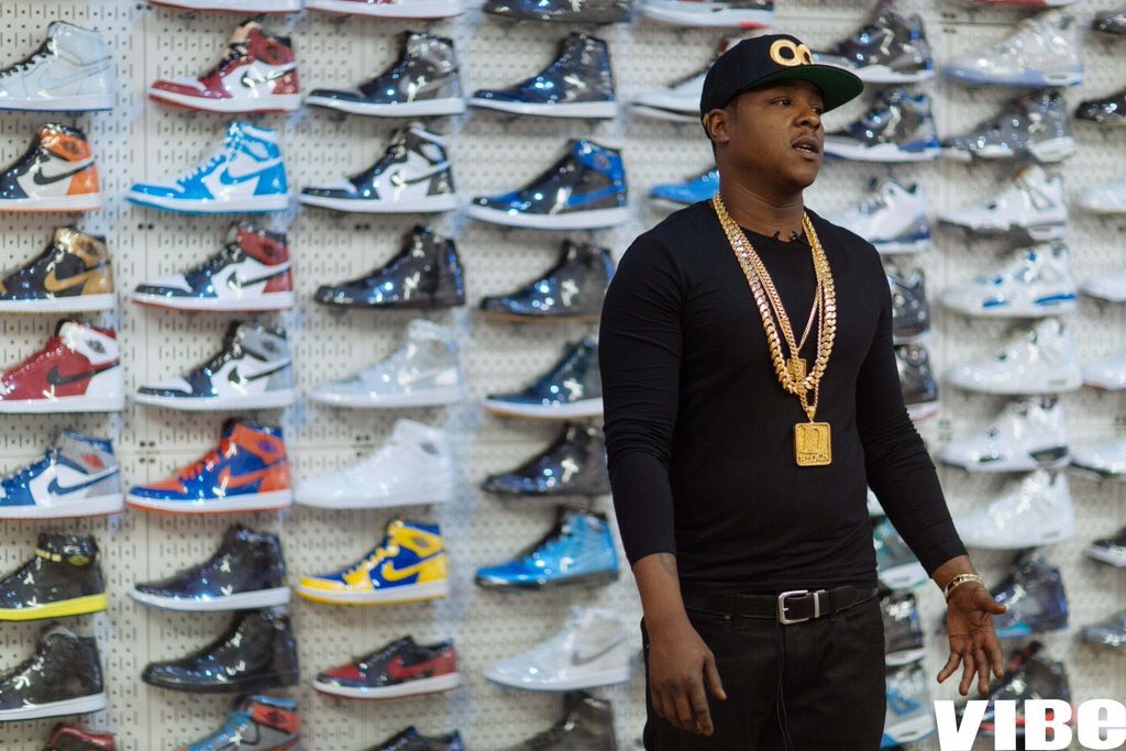 Jadakiss (<a href="/therealkiss/">JADAKISS</a>) talks about his favorite #Jordans at <a href="/StadiumGoods/">Stadium Goods</a> NYC on.vibe.com/1m2cerm