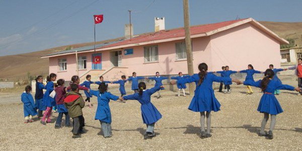 snfgrtmn4's tweet photo. SubattaOkullar SinifciBekliyor Eğitim sisteminin 3 te birini göğüsleyen sınıf öğretmenleri açığa göre atama istiyor https://t.co/9iJWZsjQNB
