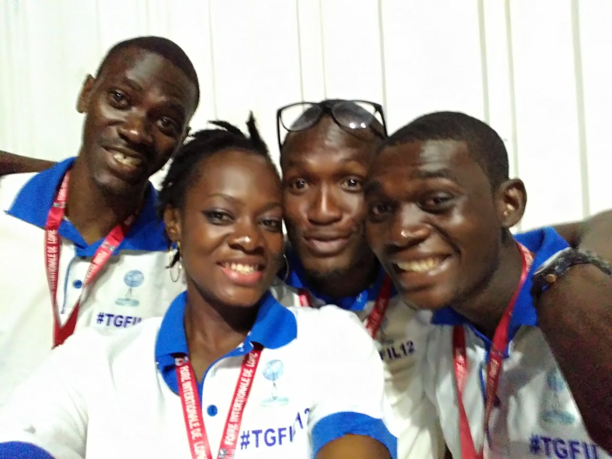 FoireDeLome's tweet photo. 1er selfie de l'équipe du live blogging du @TGFIL12... #TGFIL12 @rofeldo @MNSGrp @SyCombey @Dzawaada @EuphrasieYEME https://t.co/JGpntGrLXP