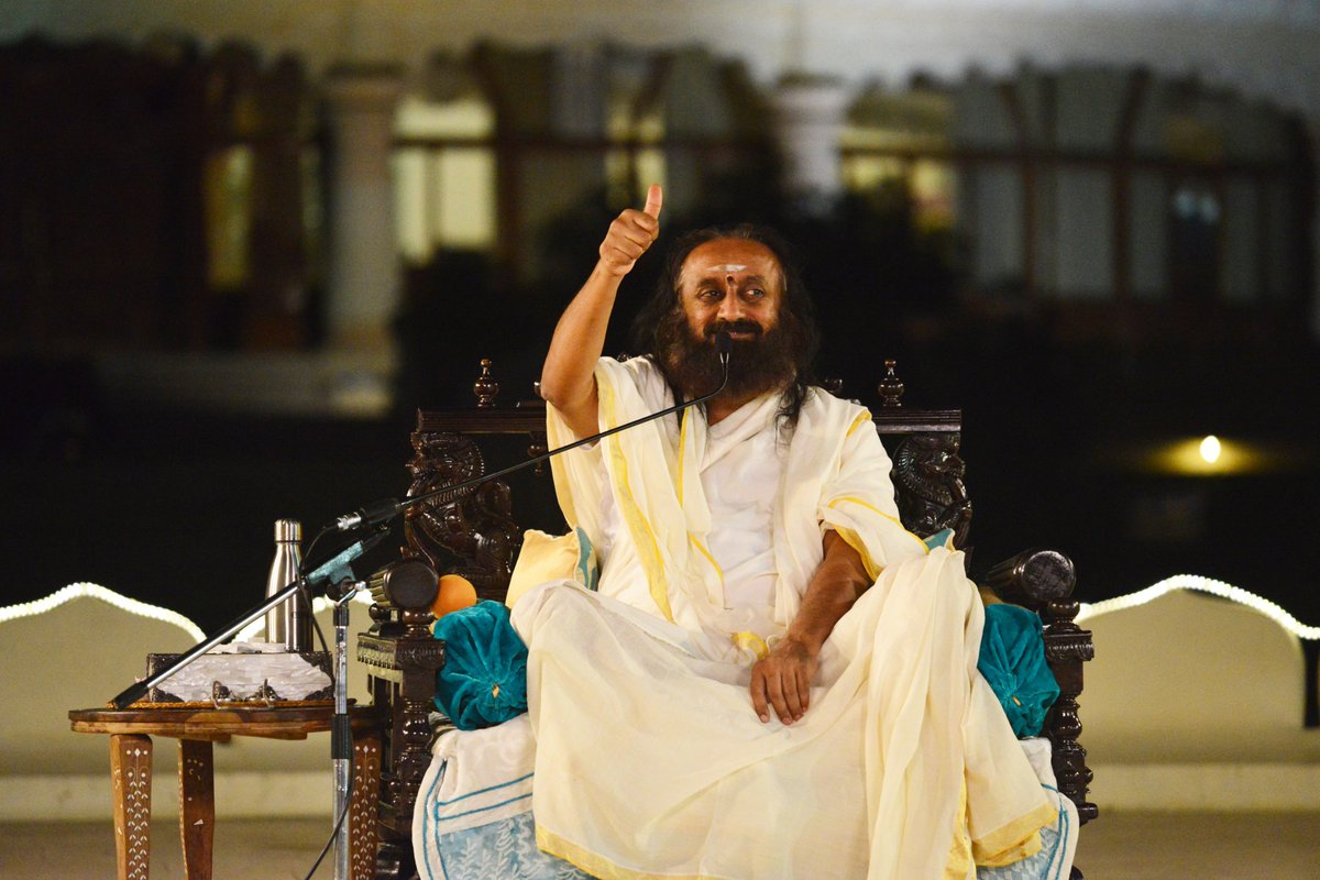 ArtofLivingIC's tweet photo. You should be in such a state of mind that nobody is able to rob you of your smile. - @SriSri in #satsang today https://t.co/pi1cp4tEq2