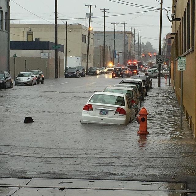 #Flooding in #Portland reaches drastic levels ban.jo/z/qCRpfw (📷: <a href="/matchbookmac/">Ian MacDonald</a> on IG)