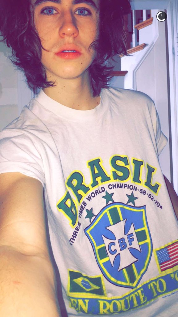 CashBRA's tweet photo. NASH COME TO BRAZIL @Nashgrier https://t.co/9XISYXziF2
