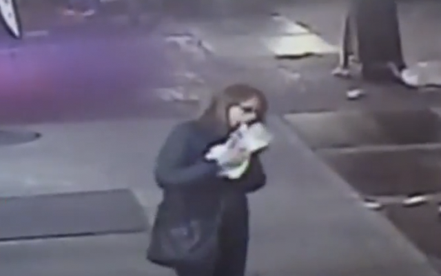 DeathAndTaxes's tweet photo. New York woman witnesses fatal car wreck, walks off munching on pizza https://t.co/WDEz3JUG0E https://t.co/3vxSO8ujKk