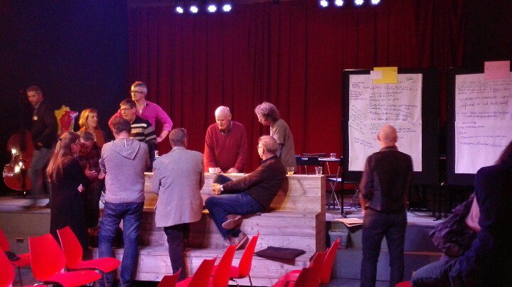 Spelletjes avond over maatschappelijke gevoelige voorzieningen #tilburg #raadtilburg  #niet serieus