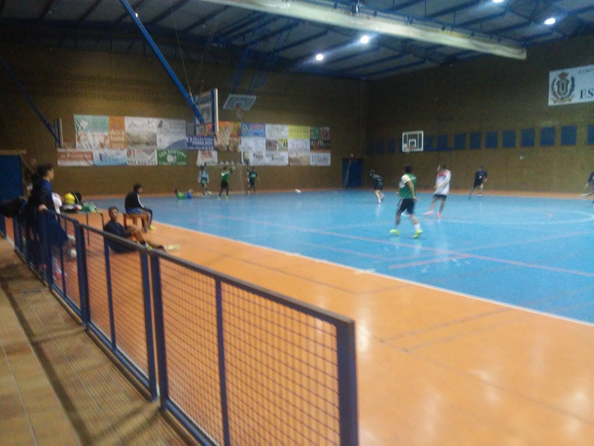 CDAEfutsal's tweet photo. Dia de puente y estos trabajando duro para llegar lo mejor posible al partido contra @RacingSaucejeno #GOCDAE https://t.co/dc2dwnlsmw