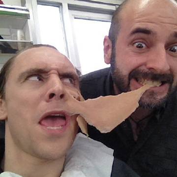 Lokis_Kingdom's tweet photo. '' Removing Tom's make - up! '' [ via daviddtsfx Instagram ] #CrimsonPeak #TomHiddleston https://t.co/SZsnafPfO1