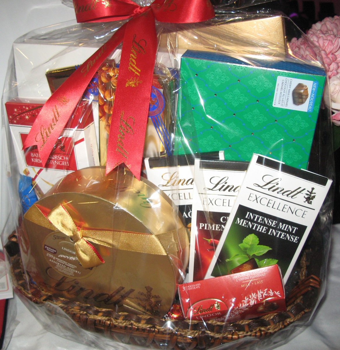 UponAStarBooks's tweet photo. Thank you @LindtCanada for the gift basket you donated for our #TIPS2015 silent auction in support of @CBCF_Ontario! https://t.co/2u4GkohZSU
